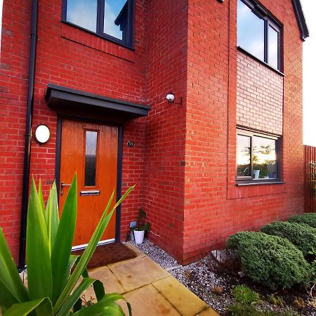 The Lawnswood - Central Manchester Holiday Home With Free Parking Luaran gambar