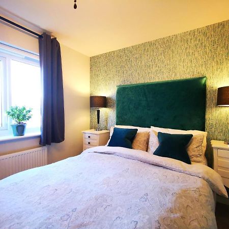 The Lawnswood - Central Manchester Holiday Home With Free Parking Luaran gambar