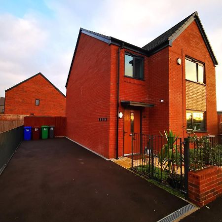 The Lawnswood - Central Manchester Holiday Home With Free Parking Luaran gambar