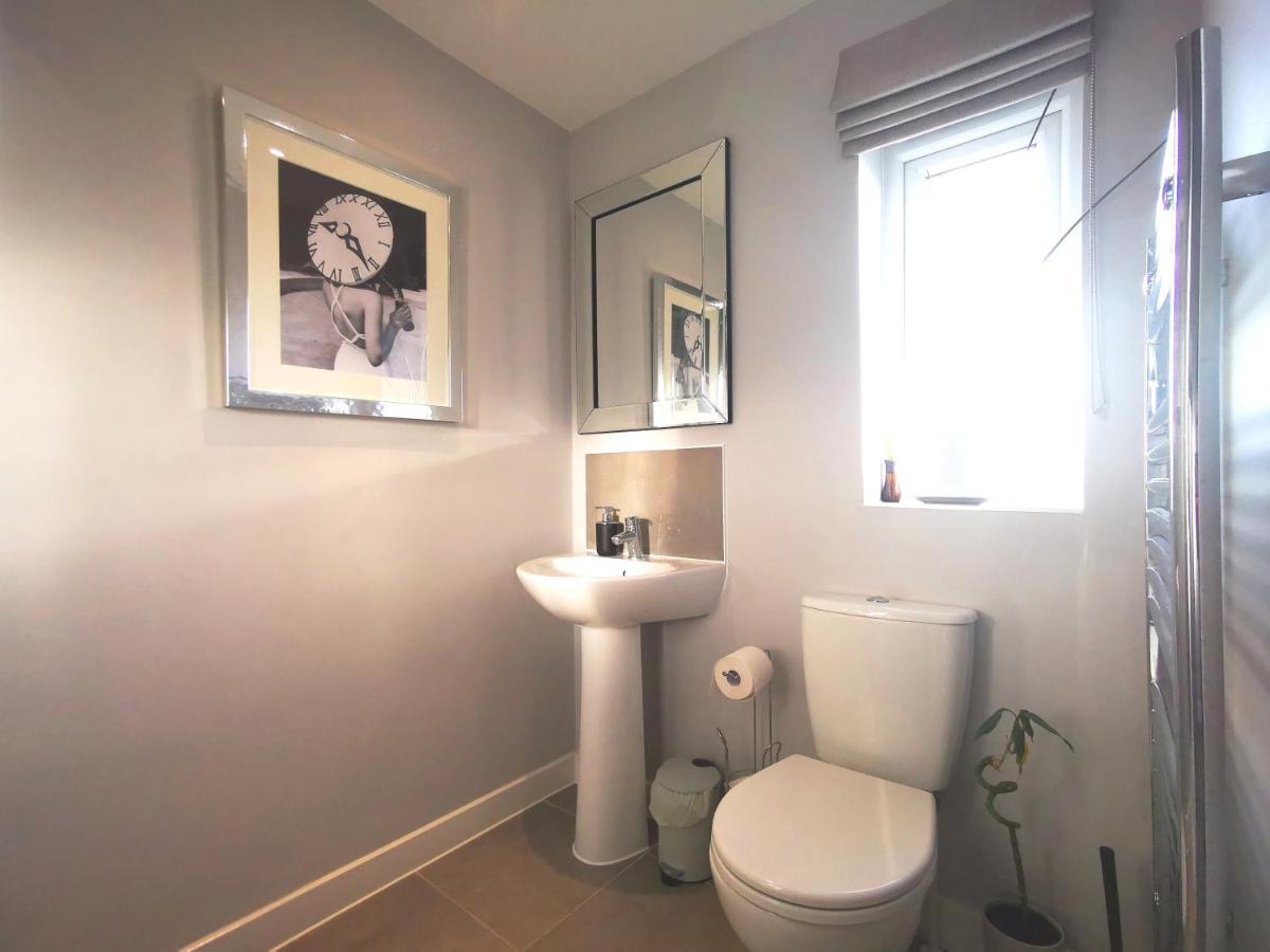 The Lawnswood - Central Manchester Holiday Home With Free Parking Luaran gambar