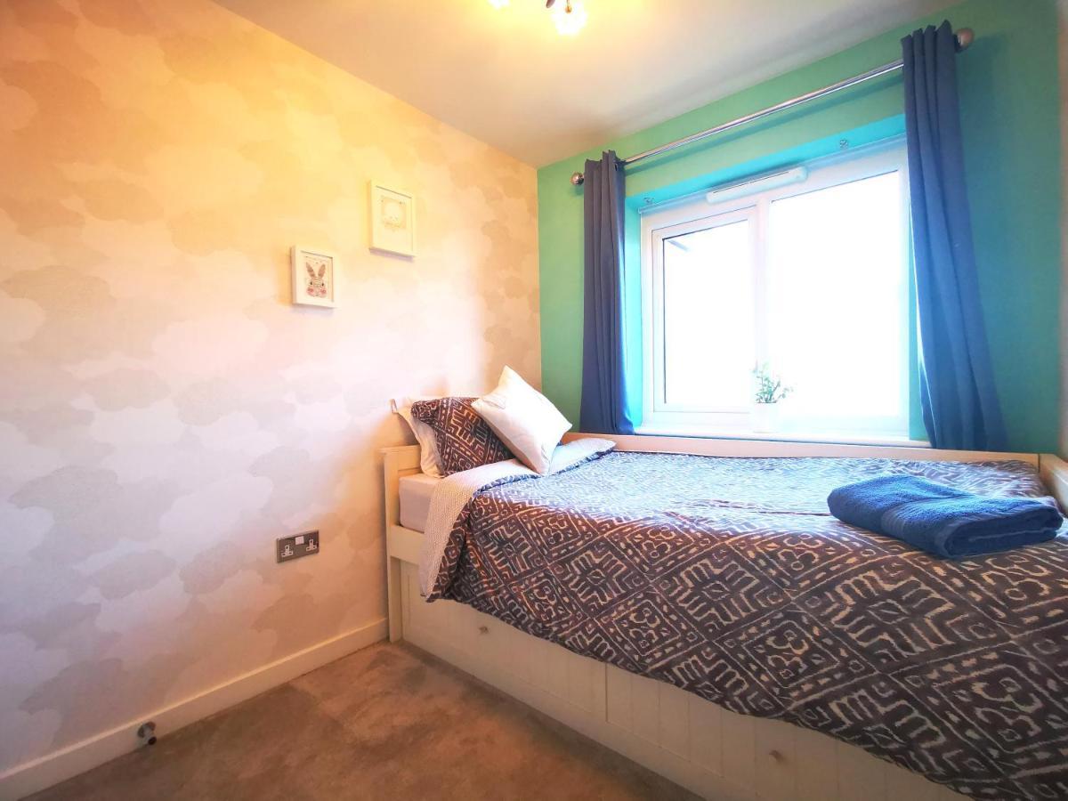 The Lawnswood - Central Manchester Holiday Home With Free Parking Luaran gambar