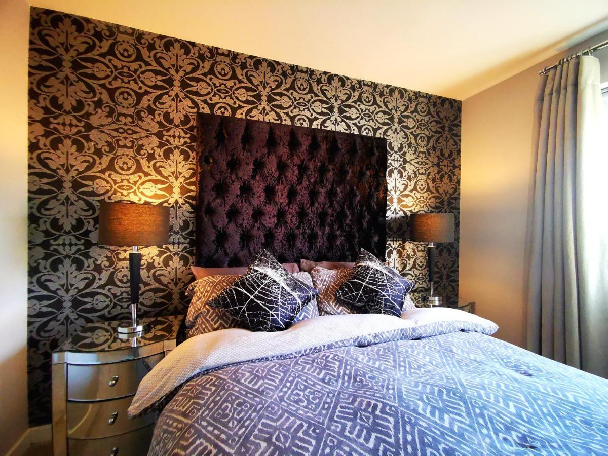 The Lawnswood - Central Manchester Holiday Home With Free Parking Luaran gambar