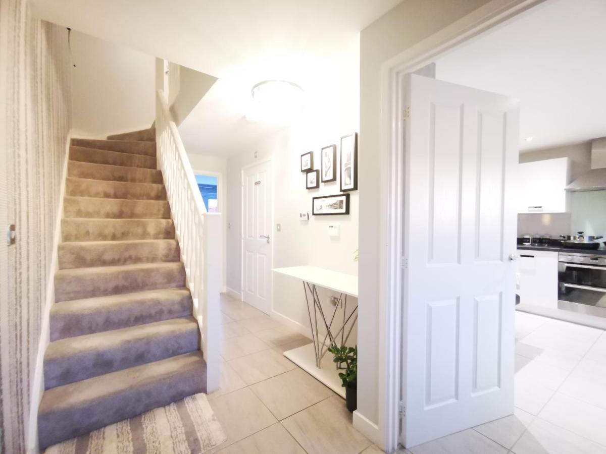 The Lawnswood - Central Manchester Holiday Home With Free Parking Luaran gambar