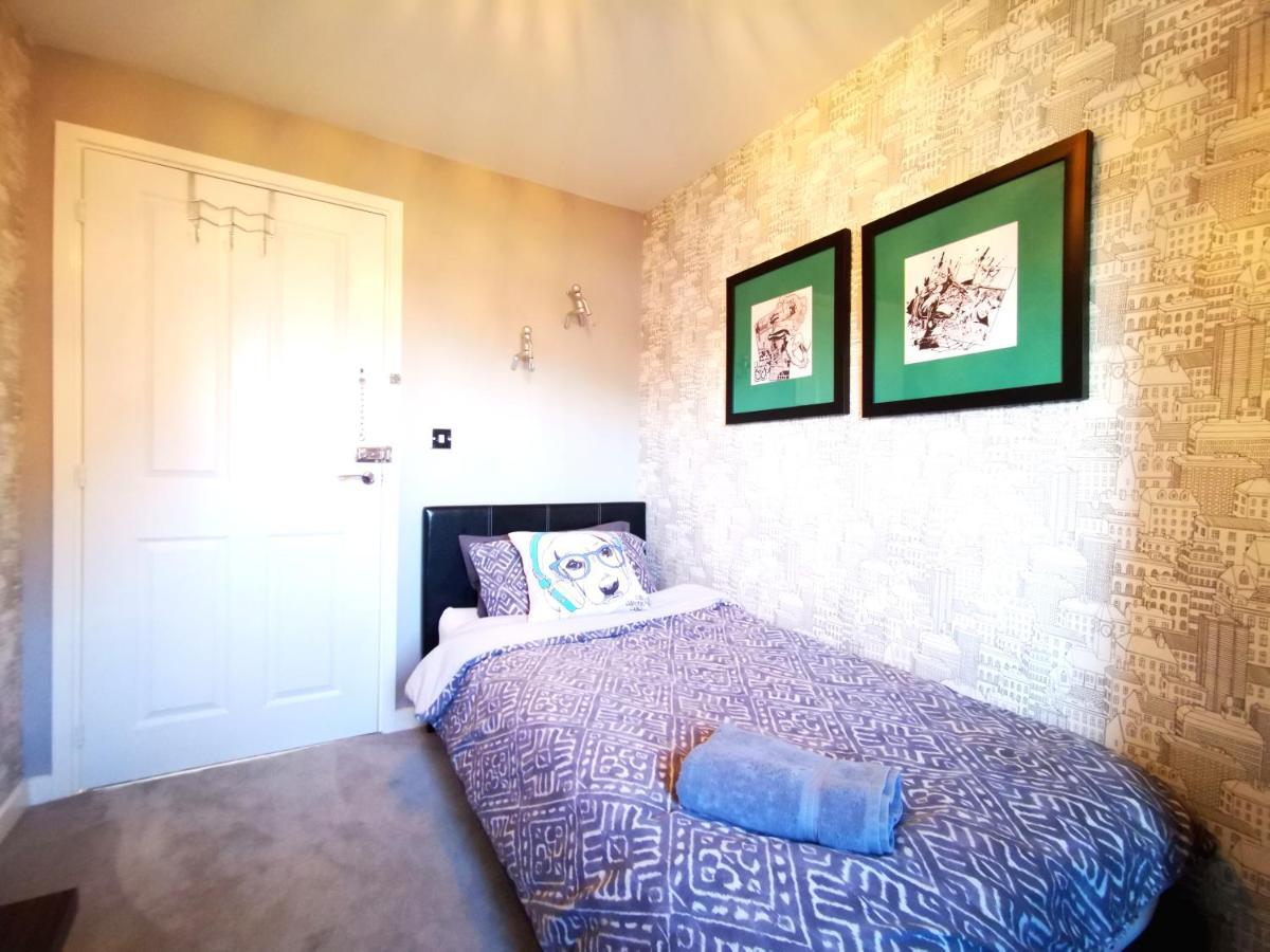 The Lawnswood - Central Manchester Holiday Home With Free Parking Luaran gambar