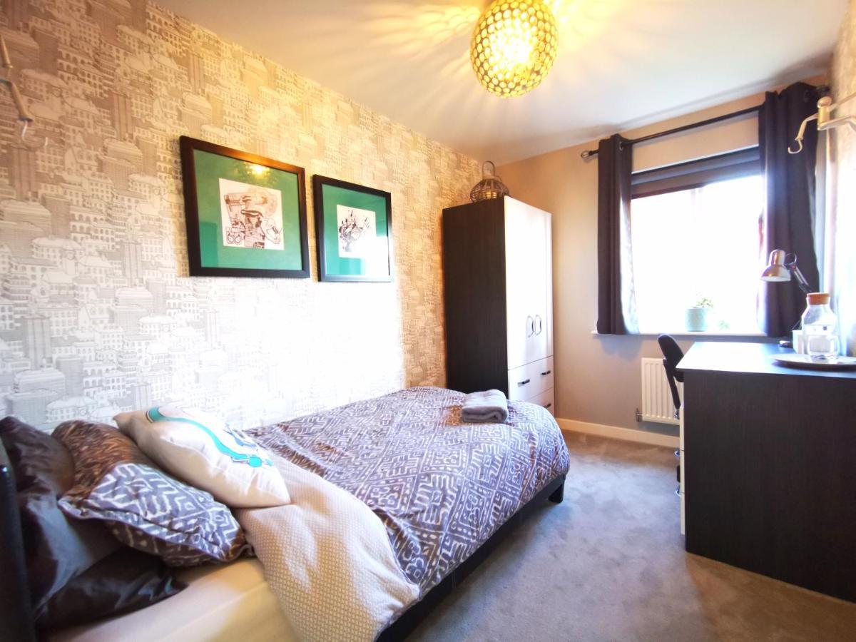 The Lawnswood - Central Manchester Holiday Home With Free Parking Luaran gambar