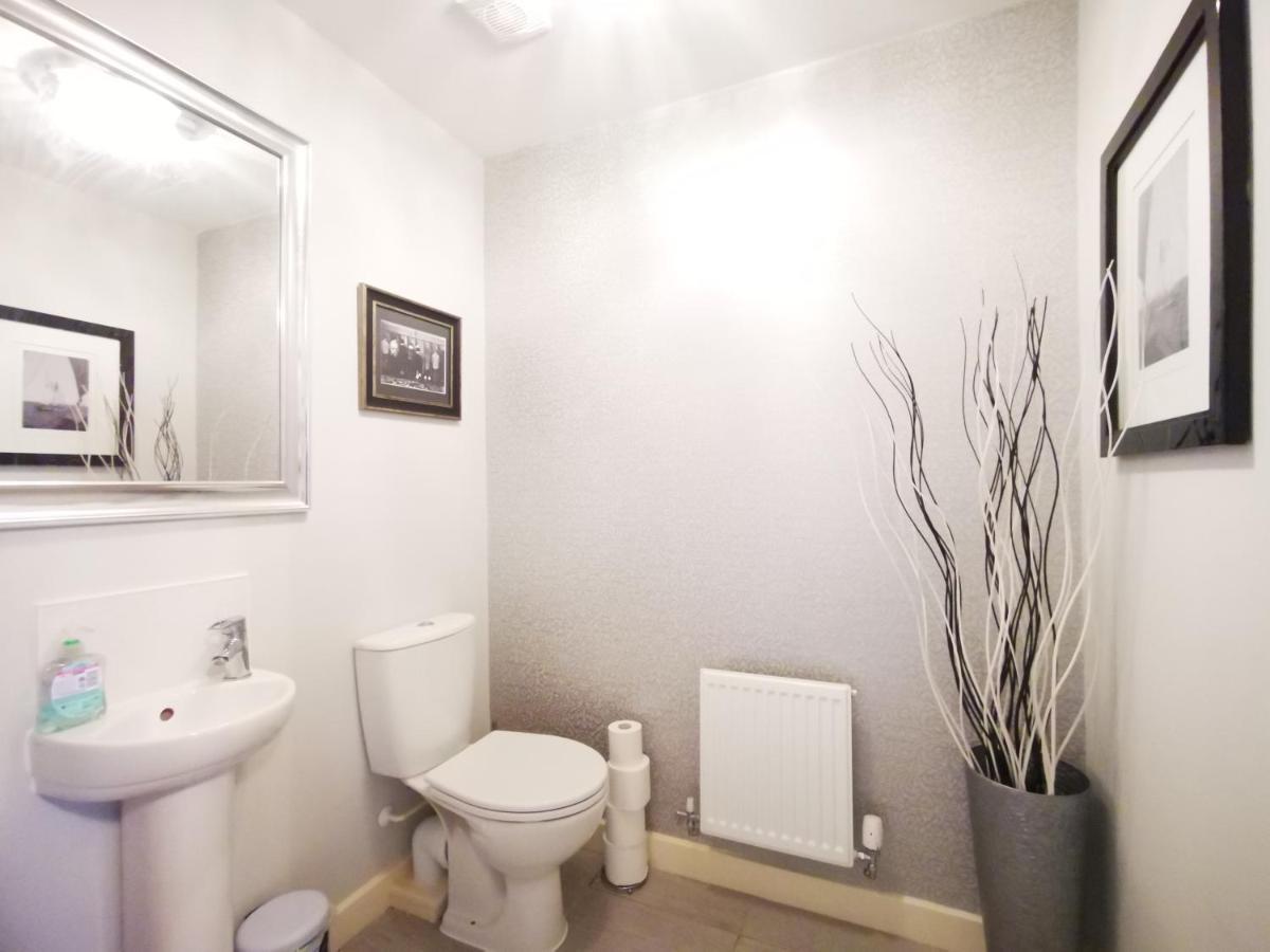 The Lawnswood - Central Manchester Holiday Home With Free Parking Luaran gambar