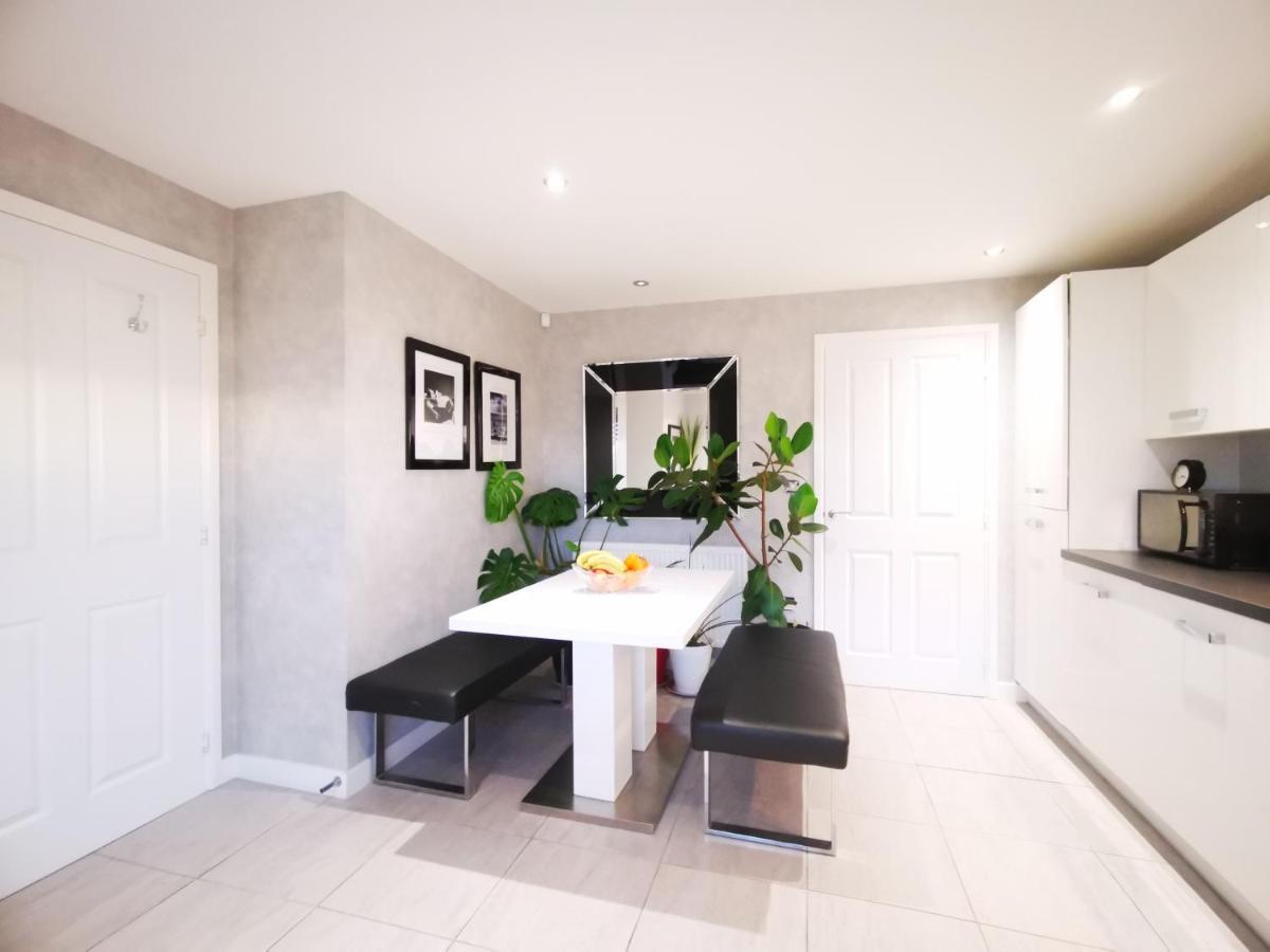 The Lawnswood - Central Manchester Holiday Home With Free Parking Luaran gambar