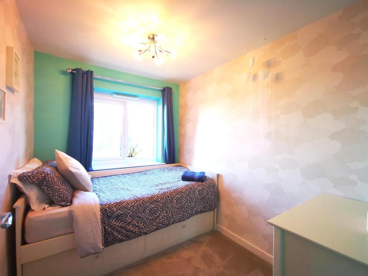 The Lawnswood - Central Manchester Holiday Home With Free Parking Luaran gambar