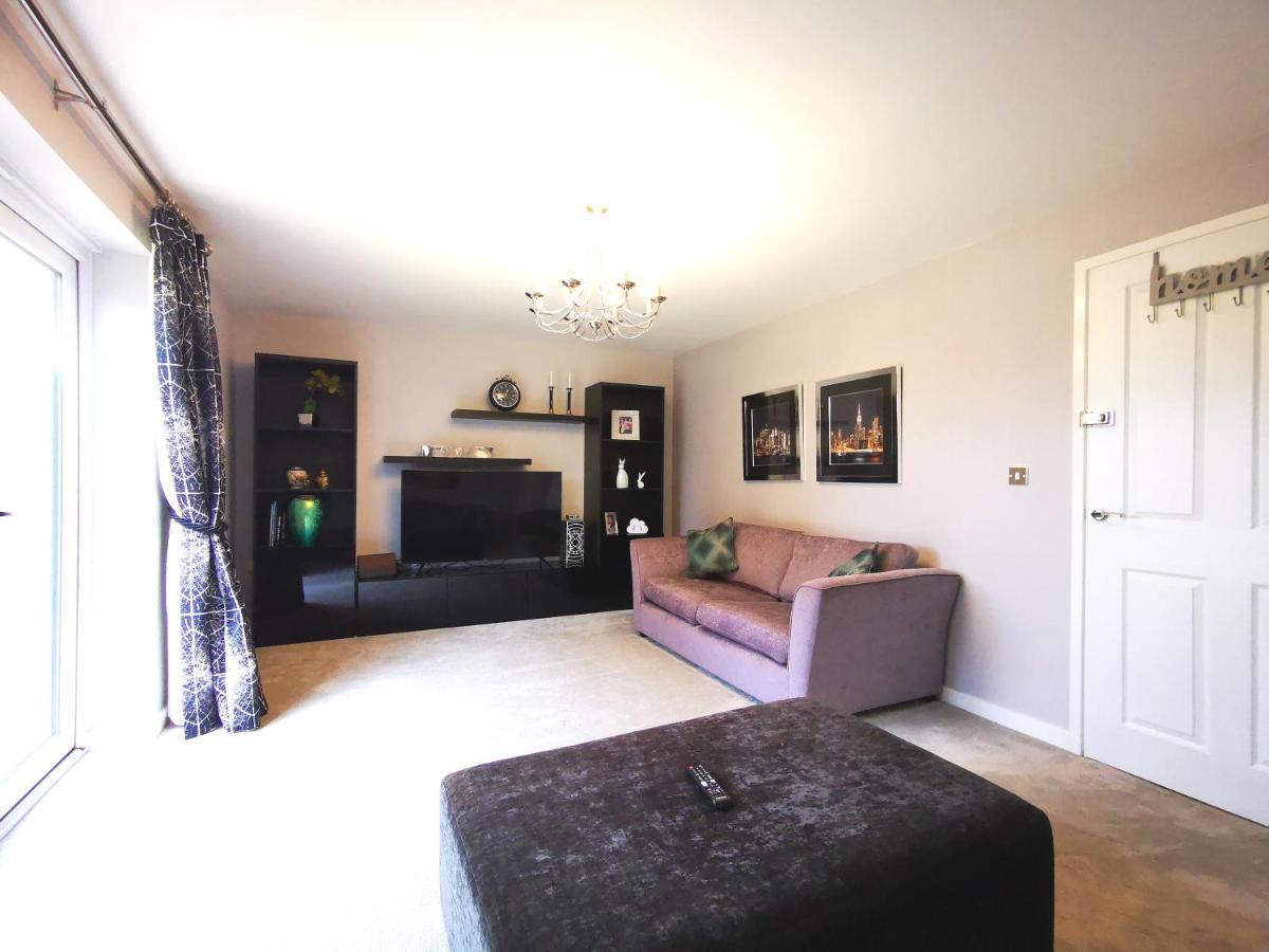 The Lawnswood - Central Manchester Holiday Home With Free Parking Luaran gambar